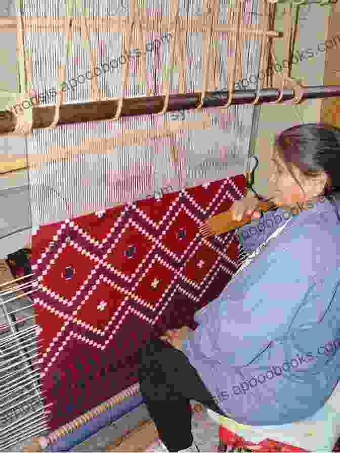 Traditional Navajo Women Weaving A Rug On A Loom Navajo Rugs: The Essential Guide