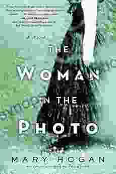 The Woman In The Photo: A Novel